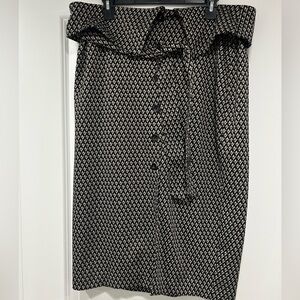 EUC 7th Avenue Black and Cream Geometric Pencil Skirt